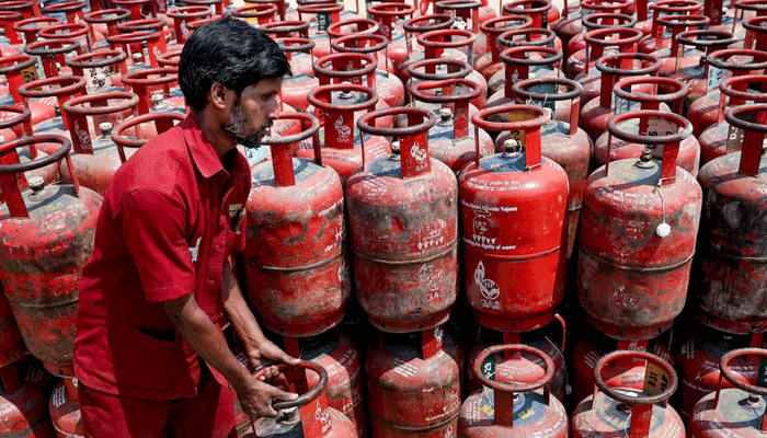 വാണിജ്യ സിലിണ്ടർ, പ്രീമിയം ഇന്ധന വില വർധിച്ചു; എ.ടി.എഫ് റെക്കോർഡ് ഉയരത്തിൽ ddd (3) recovered recovered recovered recovered recovered recovered recovered recovered recovered recovered recovered recovered recovered recovered recovered