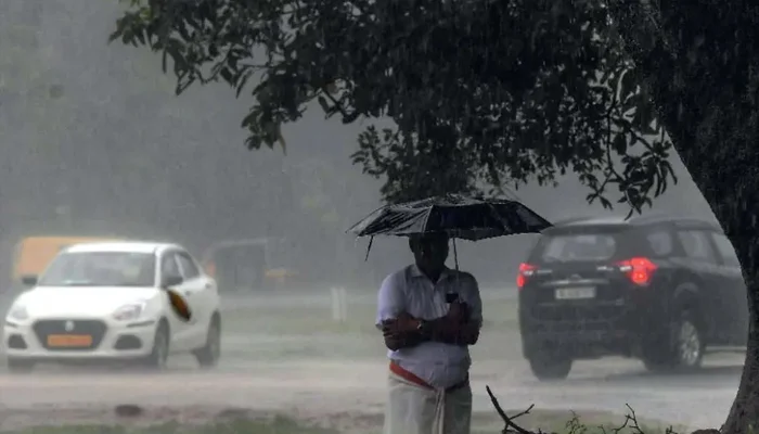 സംസ്ഥാനത്ത് മഴ ശക്തം; രണ്ട് നദികളിൽ പ്രളയ സാധ്യത മുന്നറിയിപ്പ്