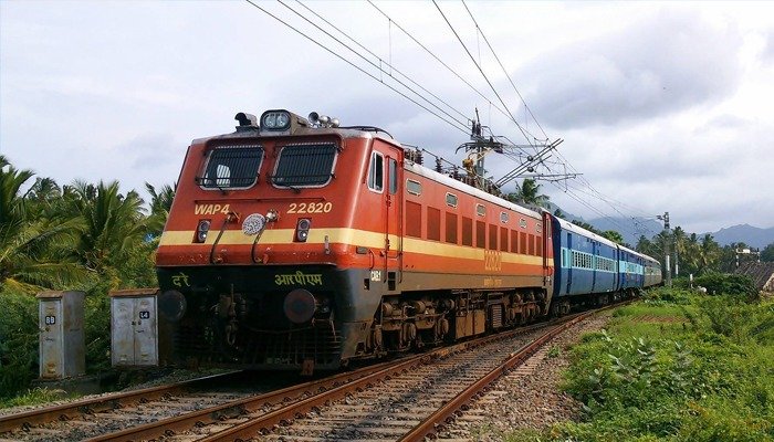 ടിക്കറ്റെടുക്കാതെ ട്രെയിനിൽ കയറി, 7000 രൂപ പിഴയിട്ട് റെയിൽവേ; പിടിവീണാൽ ഇനി പോക്കറ്റ് കാലിയാകും