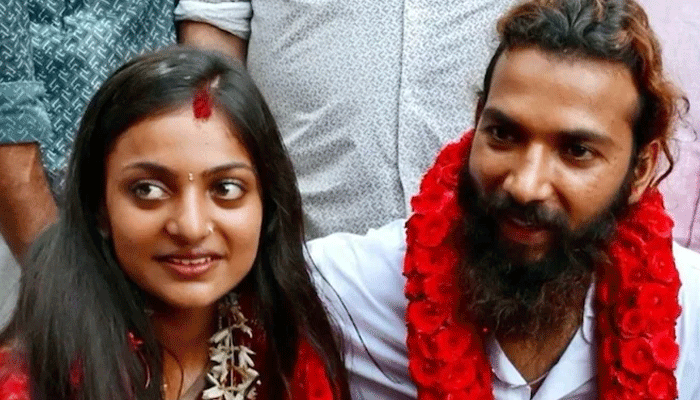 കുംഭമേള വൈറല് പെണ്കുട്ടിക്ക് ആശ്വാസം;പൊലീസ് നടപടി താൽക്കാലികമായി വിലക്കി മധ്യപ്രദേശ് ഹൈക്കോടതി