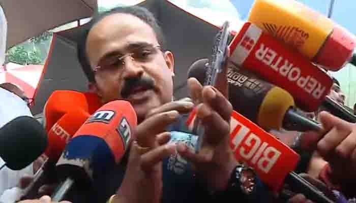 മണ്ണിടിച്ചിൽ ഉണ്ടായത് വനമേഖലയിൽ നിന്ന്; വിശദീകരണവുമായി കരാർ കമ്പനി